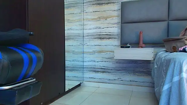 Snapshot of oliver__brown chatting on December 18, 12:49 am oliver brown online show from December 18, 12:49 am