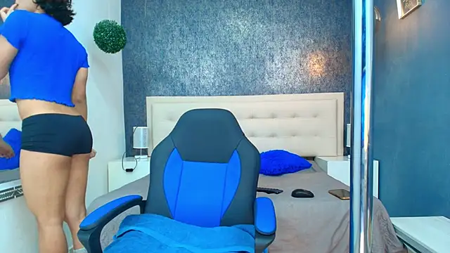 Snapshot of oliver__brown chatting on October 19, 11:07 pm oliver brown online show from October 19, 11:07 pm