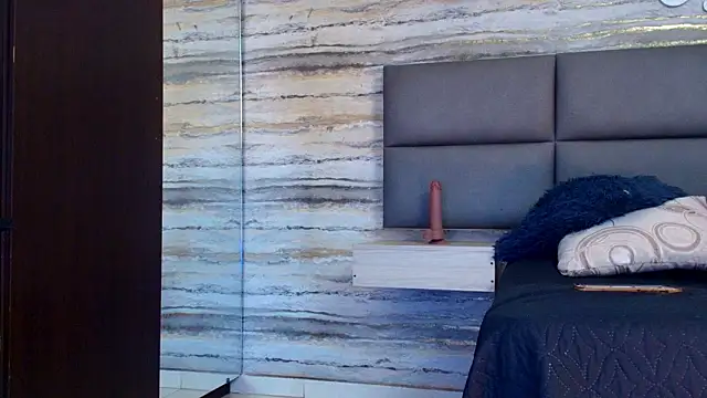 Snapshot of oliver__brown chatting on January 14, 11:19 pm oliver brown online show from January 14, 11:19 pm