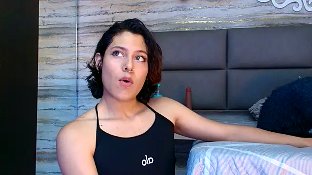 Snapshot of oliver__brown chatting on December 16, 12:26 am oliver brown online show from December 16, 12:26 am