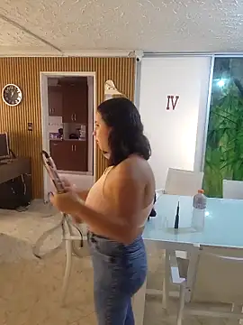 LizzRouse online show from March 11, 6:02 pm