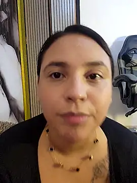 LizzRouse online show from March 3, 8:27 pm