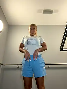 Strongqueen online show from October 10, 9:15 pm