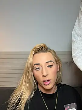 Strongqueen online show from May 23, 11:04 pm