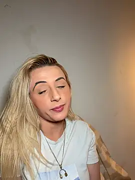 Strongqueen online show from March 29, 7:15 pm