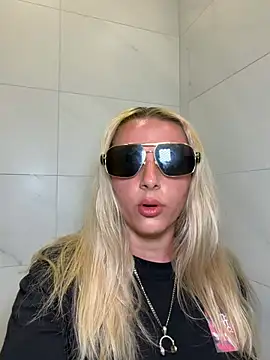Strongqueen online show from June 8, 8:31 pm