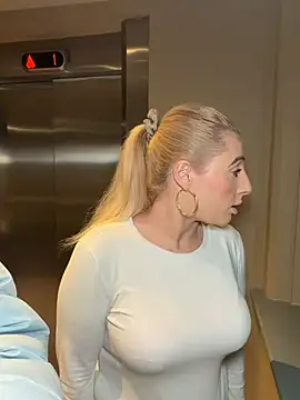 Strongqueen online show from January 8, 9:10 pm