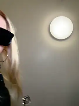 Strongqueen online show from December 18, 11:52 pm