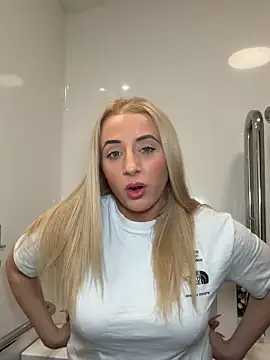 Strongqueen online show from April 18, 7:18 pm