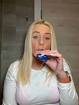 Strongqueen online show from October 24, 5:12 pm