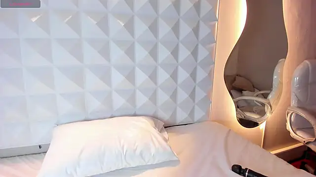 Snapshot of Crismat_ chatting on January 17, 4:06 am Crismat online show from January 17, 4:06 am