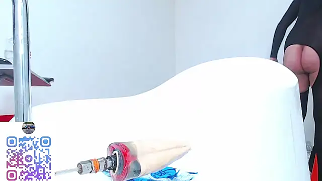 Upskirt Squirt96 online show from April 2, 12:45 pm