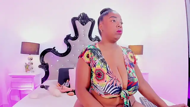 laqquishax online show from February 12, 1:00 pm