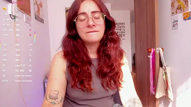 linda giggle online show from March 13, 2:00 pm