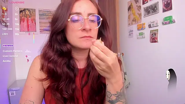 Snapshot of linda_giggle chatting on June 5, 9:20 pm linda giggle online show from June 5, 9:20 pm