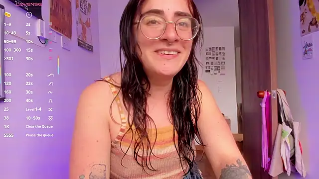 linda giggle online show from March 18, 2:30 pm