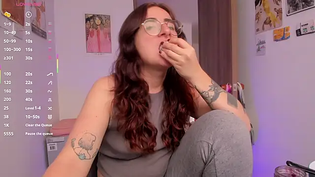 linda giggle online show from March 11, 4:01 pm