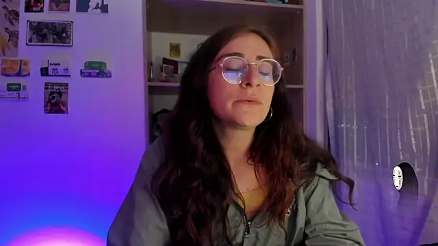 Snapshot of linda_giggle chatting on July 1, 12:33 am linda giggle online show from July 1, 12:33 am