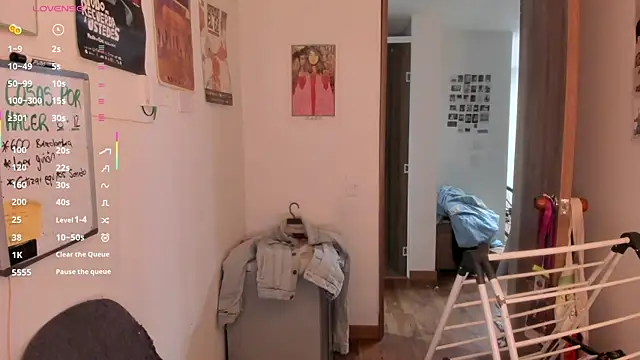 linda giggle online show from April 10, 12:50 am