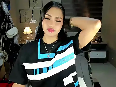 Snapshot of EternityBanks chatting on November 17, 4:44 pm EternityBanks online show from November 17, 4:44 pm