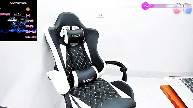 Naughty--asian online show from September 28, 2:07 am