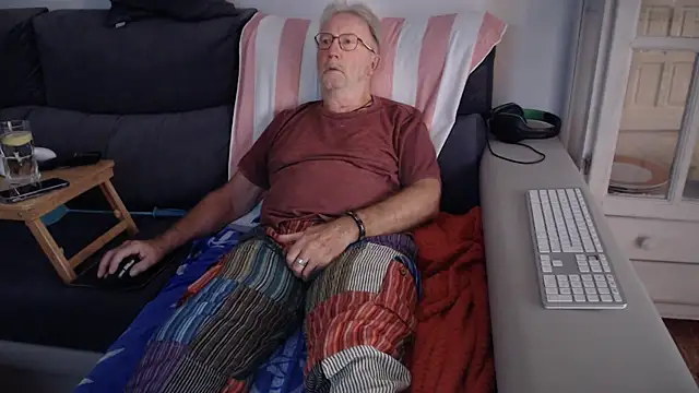 Nudelschwanz online show from October 12, 4:41 pm