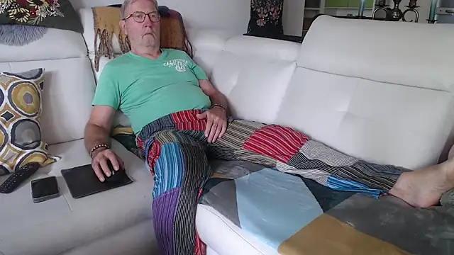 Snapshot of Nudelschwanz chatting on May 30, 9:26 am Nudelschwanz online show from May 30, 9:26 am