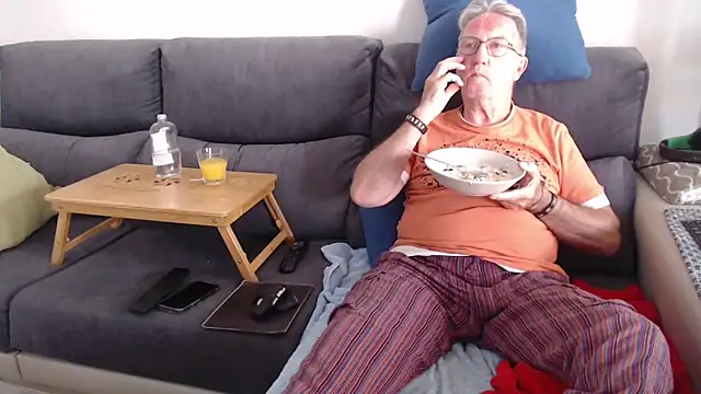 Snapshot of Nudelschwanz chatting on April 30, 10:11 am Nudelschwanz online show from April 30, 10:11 am