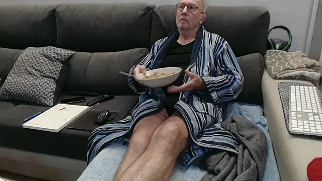 Nudelschwanz online show from February 12, 8:52 pm