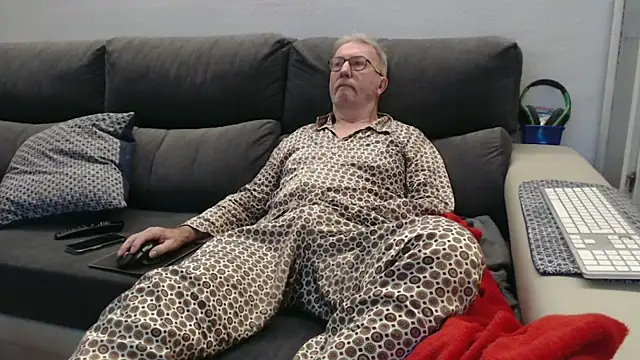 Nudelschwanz online show from February 8, 6:44 am