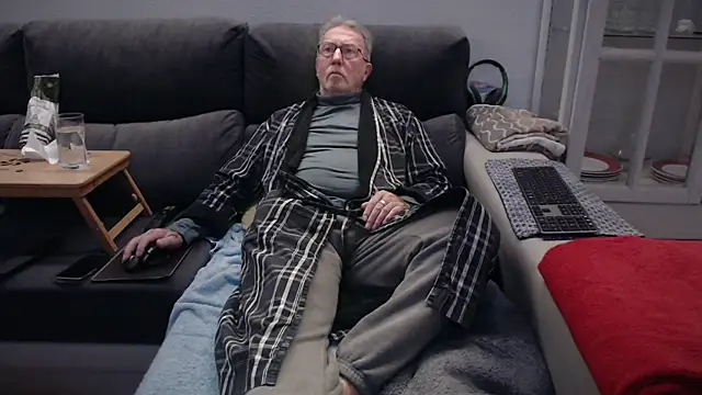 Nudelschwanz online show from March 1, 6:52 pm