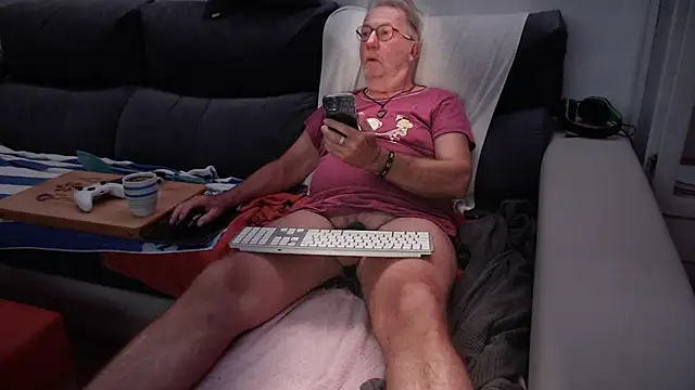 Nudelschwanz online show from October 8, 4:25 am