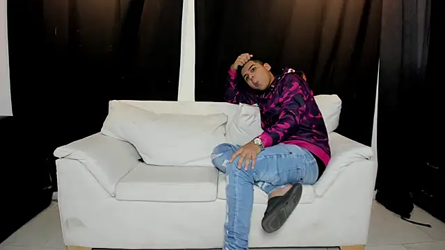 Snapshot of self_love46 chatting on October 24, 7:35 pm self love46 online show from October 24, 7:35 pm