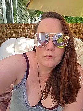 Snapshot of BBWQUEENBEEE chatting on June 16, 12:21 am BBWQUEENBEEE online show from June 16, 12:21 am