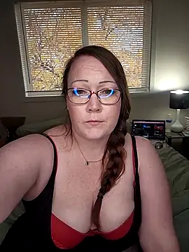 Snapshot of BBWQUEENBEEE chatting on October 13, 11:27 pm BBWQUEENBEEE online show from October 13, 11:27 pm