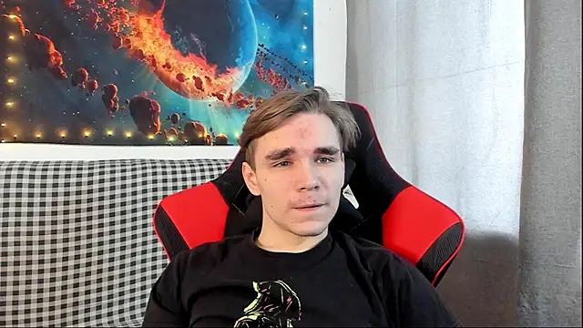 Snapshot of LetsDoSomethingFun chatting on March 5, 5:40 am LetsDoSomethingFun online show from March 5, 5:40 am