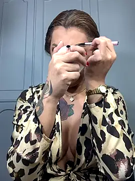 StellaStrong30 online show from October 7, 8:10 pm