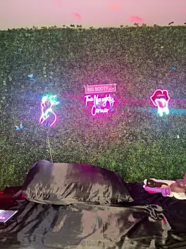 ThickAssRena online show from March 12, 8:18 am