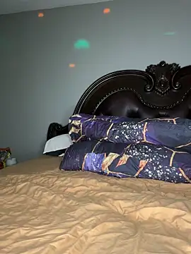 ThickAssRena online show from October 15, 4:33 am