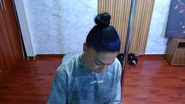 Anitta muscle online show from July 14, 8:04 pm