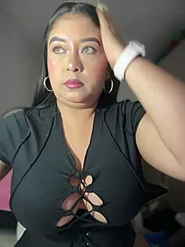 Snapshot of cami_ortiz__ chatting on March 1, 3:32 am cami ortiz online show from March 1, 3:32 am