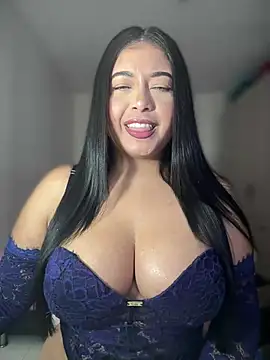 Snapshot of cami_ortiz__ chatting on March 6, 3:13 am cami ortiz online show from March 6, 3:13 am