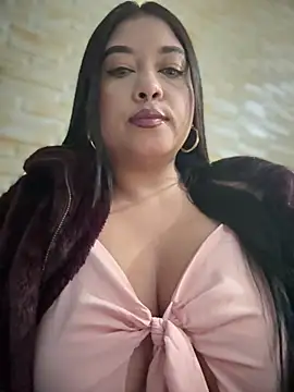 Snapshot of cami_ortiz__ chatting on March 8, 3:28 am cami ortiz online show from March 8, 3:28 am