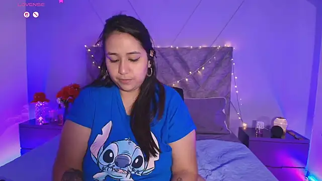 Snapshot of emmajohnss chatting on March 23, 8:04 am emmajohnss online show from March 23, 8:04 am