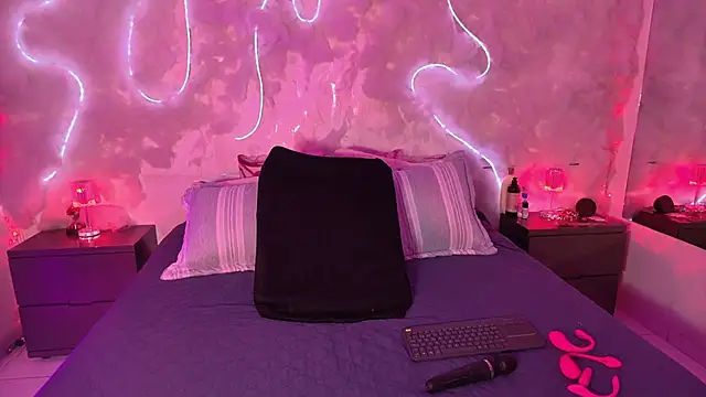 emmajohnss online show from February 15, 4:13 am