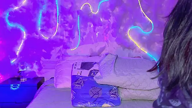 emmajohnss online show from February 21, 4:03 am