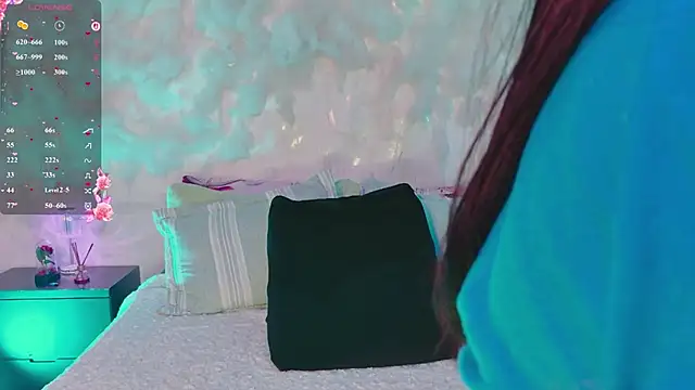 emmajohnss online show from April 17, 4:04 am