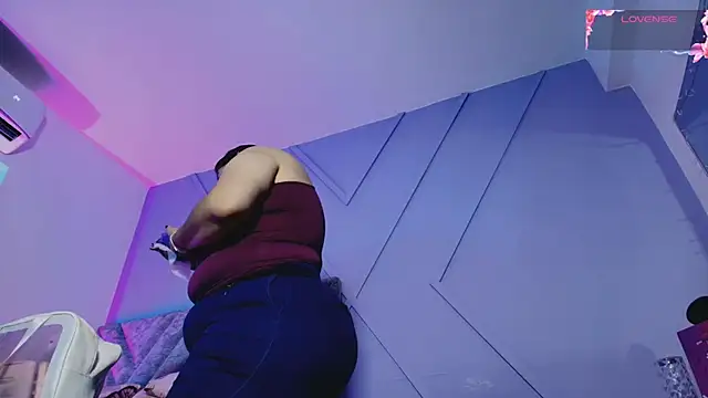 emmajohnss online show from October 22, 4:01 am