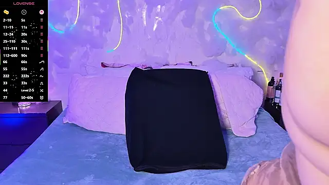 emmajohnss online show from February 25, 4:01 am