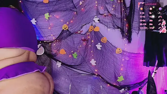 emmajohnss online show from October 30, 4:00 am